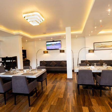 Hotel Grand Turf Нувара-Элия Экстерьер фото