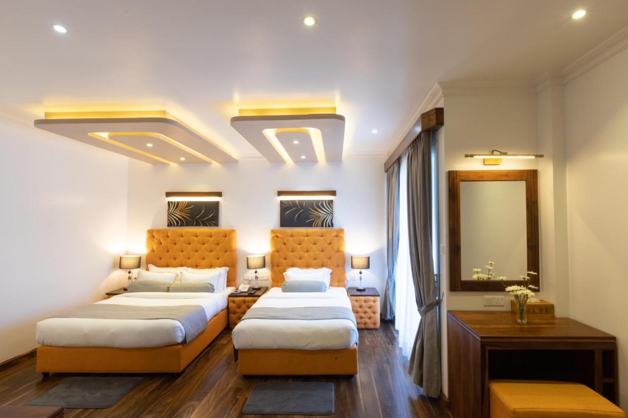 Hotel Grand Turf Нувара-Элия Экстерьер фото