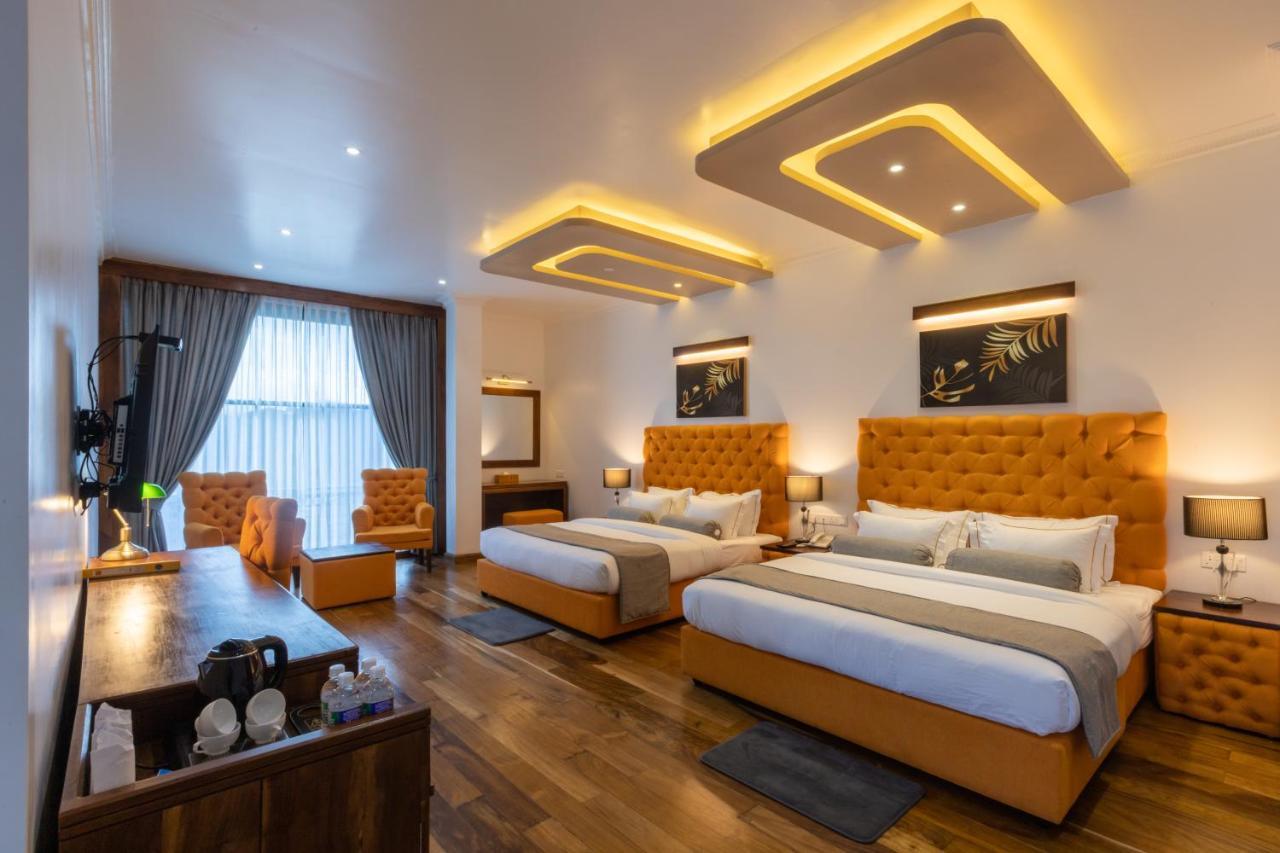 Hotel Grand Turf Нувара-Элия Экстерьер фото