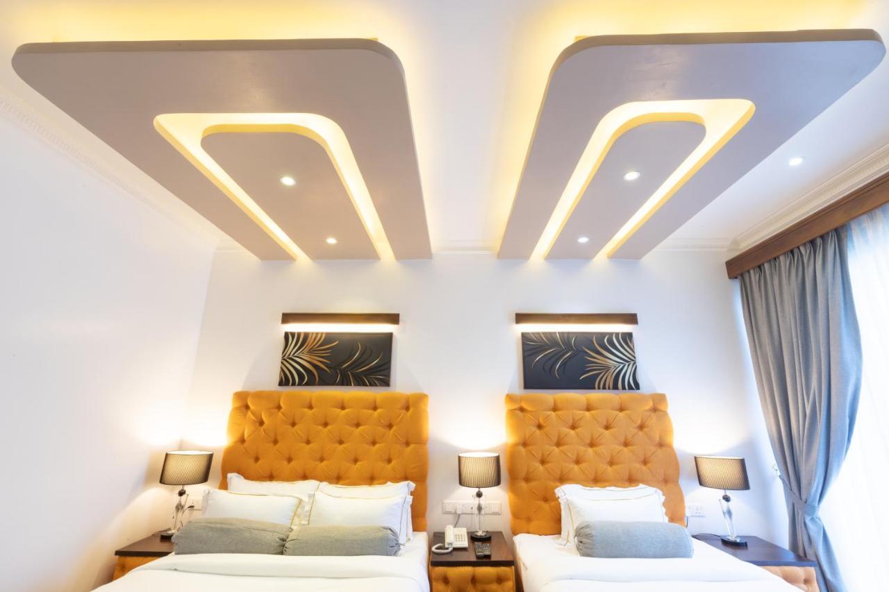 Hotel Grand Turf Нувара-Элия Экстерьер фото