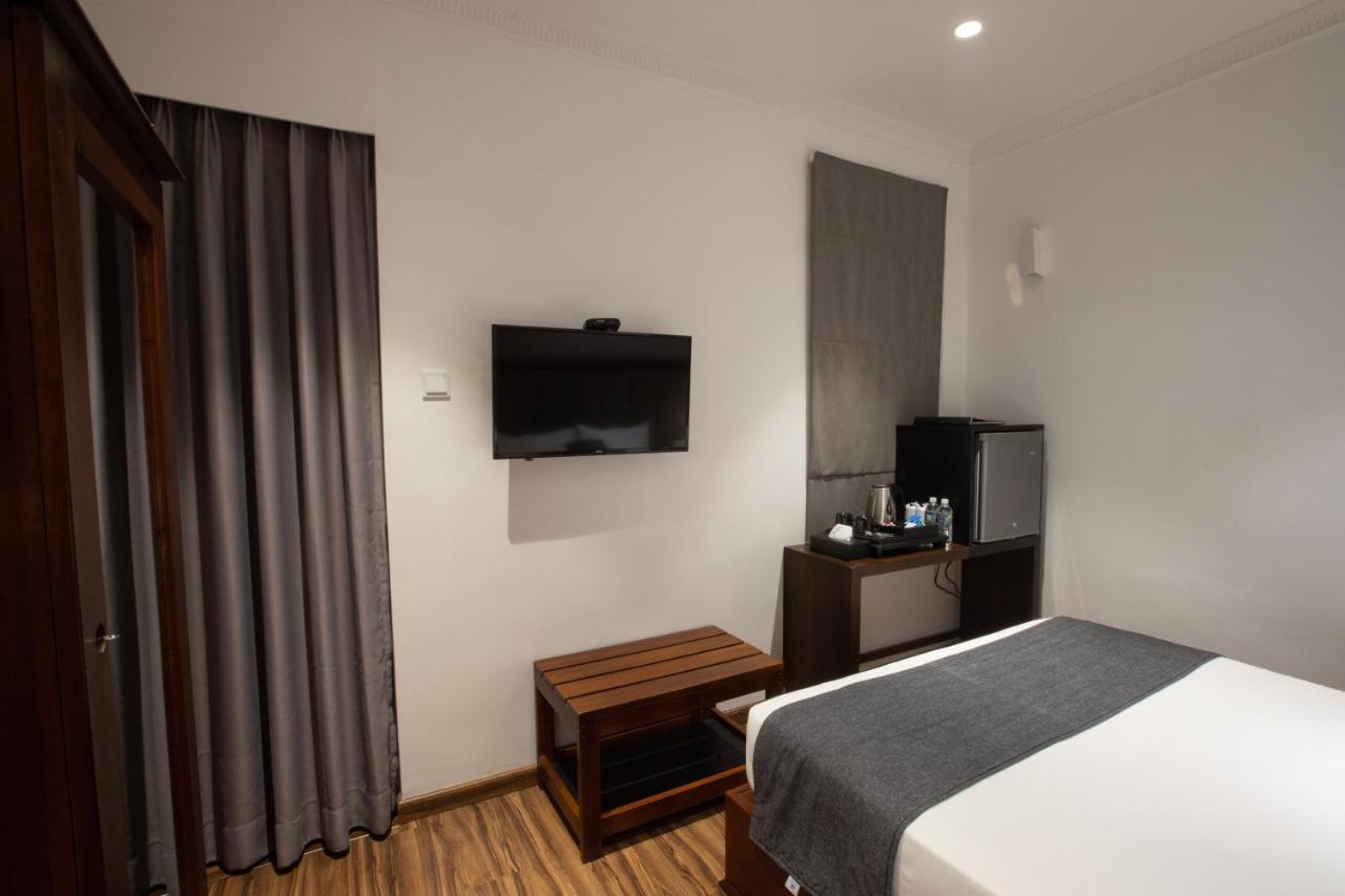 Hotel Grand Turf Нувара-Элия Экстерьер фото