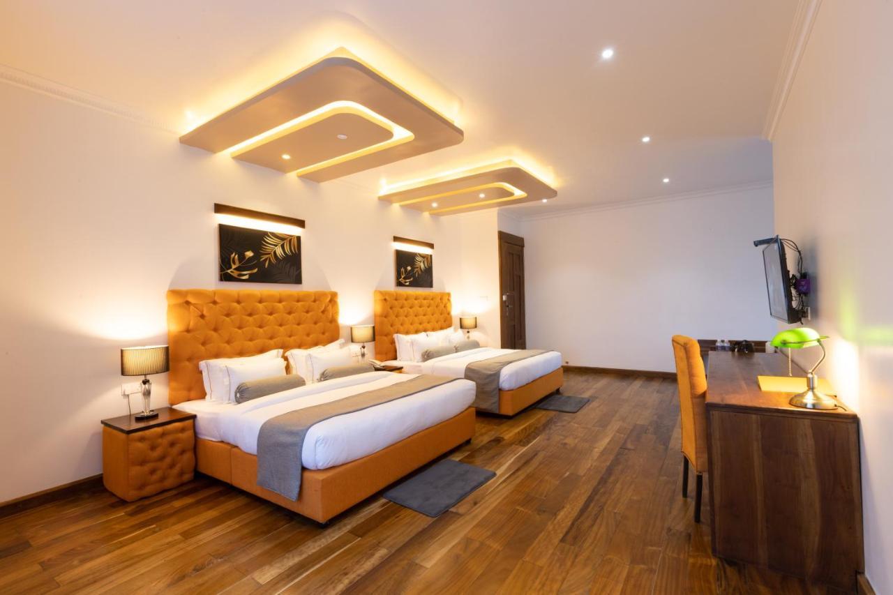 Hotel Grand Turf Нувара-Элия Экстерьер фото