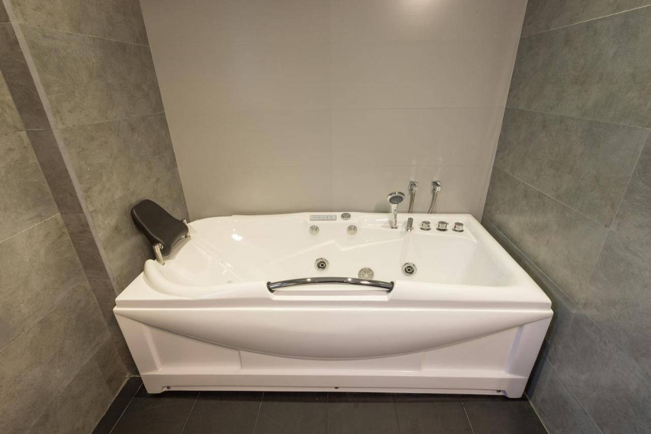 Hotel Grand Turf Нувара-Элия Экстерьер фото
