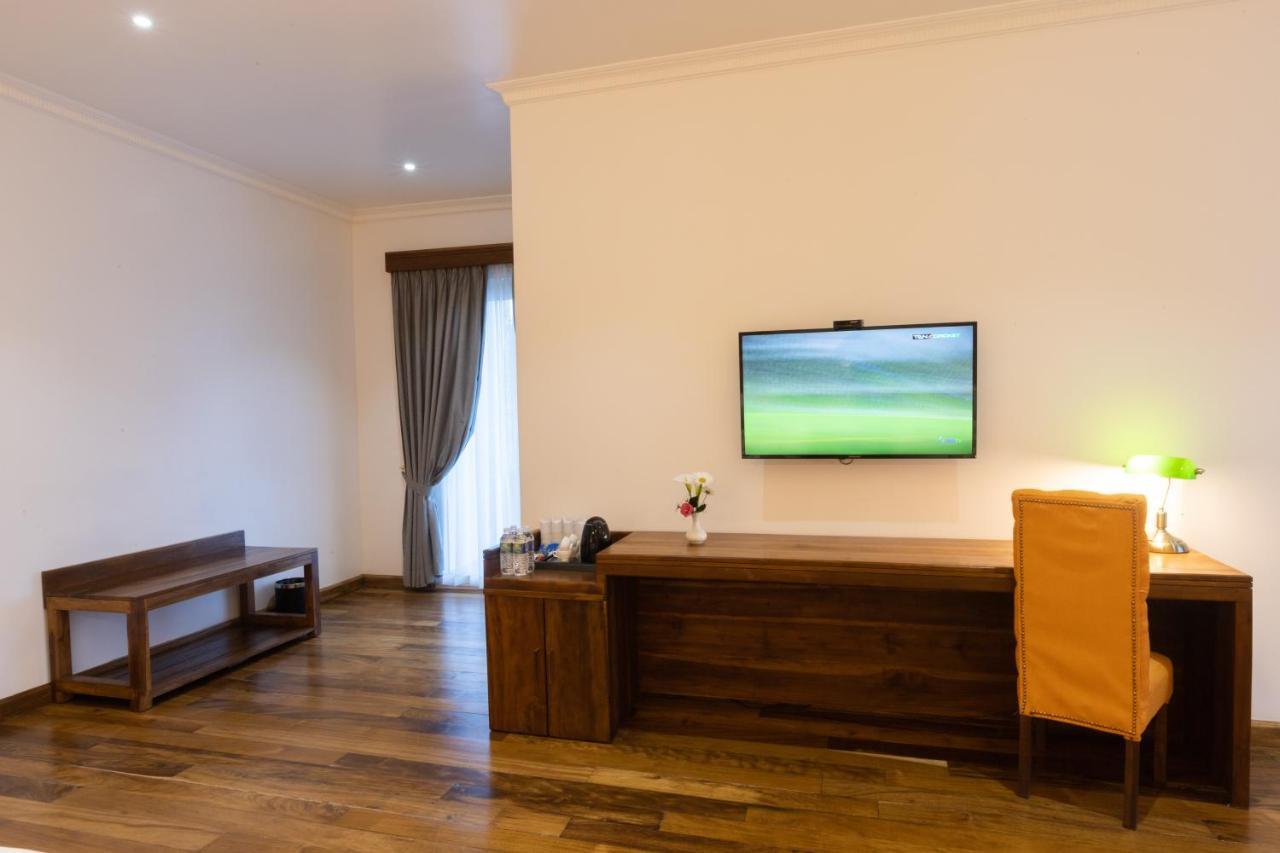 Hotel Grand Turf Нувара-Элия Экстерьер фото