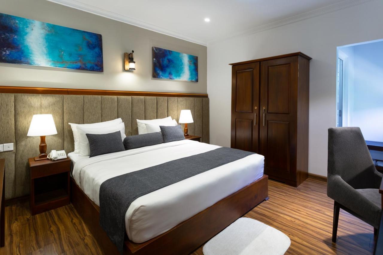 Hotel Grand Turf Нувара-Элия Экстерьер фото