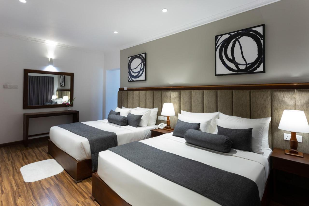 Hotel Grand Turf Нувара-Элия Экстерьер фото