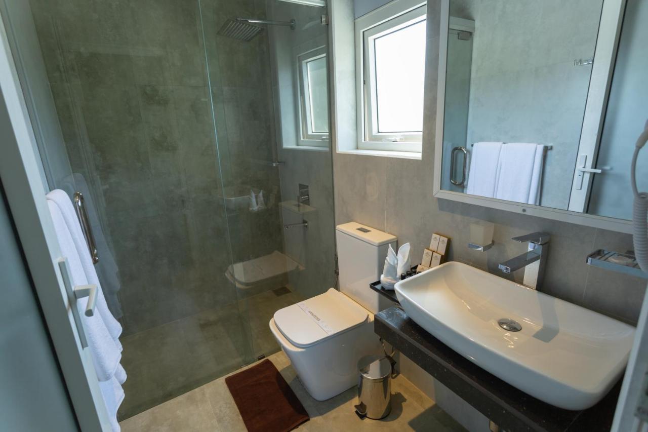 Hotel Grand Turf Нувара-Элия Экстерьер фото