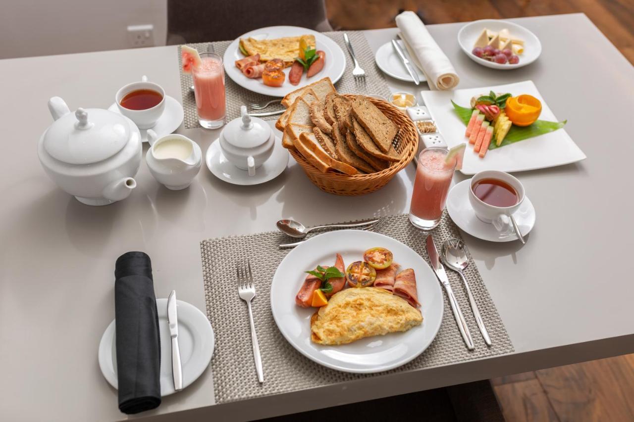 Hotel Grand Turf Нувара-Элия Экстерьер фото