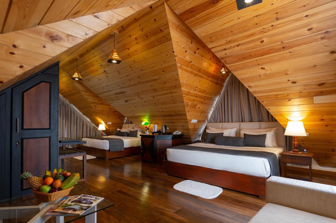 Hotel Grand Turf Нувара-Элия Экстерьер фото